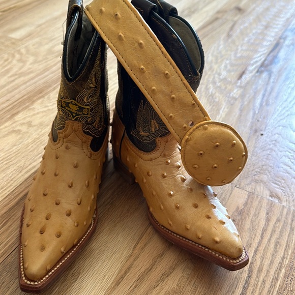 Semental kids boots NEW size 8.5 with belt - Picture 1 of 4